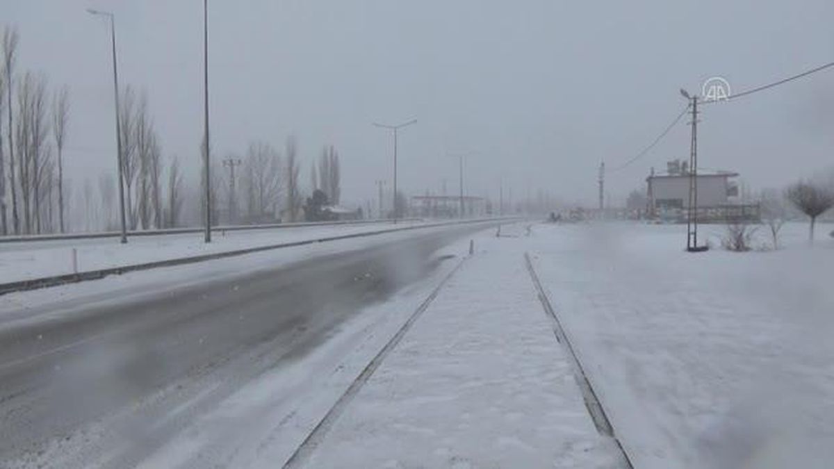 Kar yağışı ve tipi etkili oldu