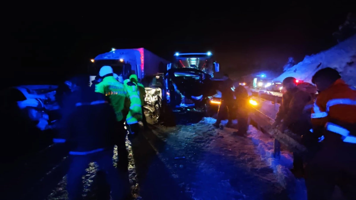 Kastamonu\'da 7 aracın karıştığı zincirleme trafik kazasında 8 kişi yaralandı