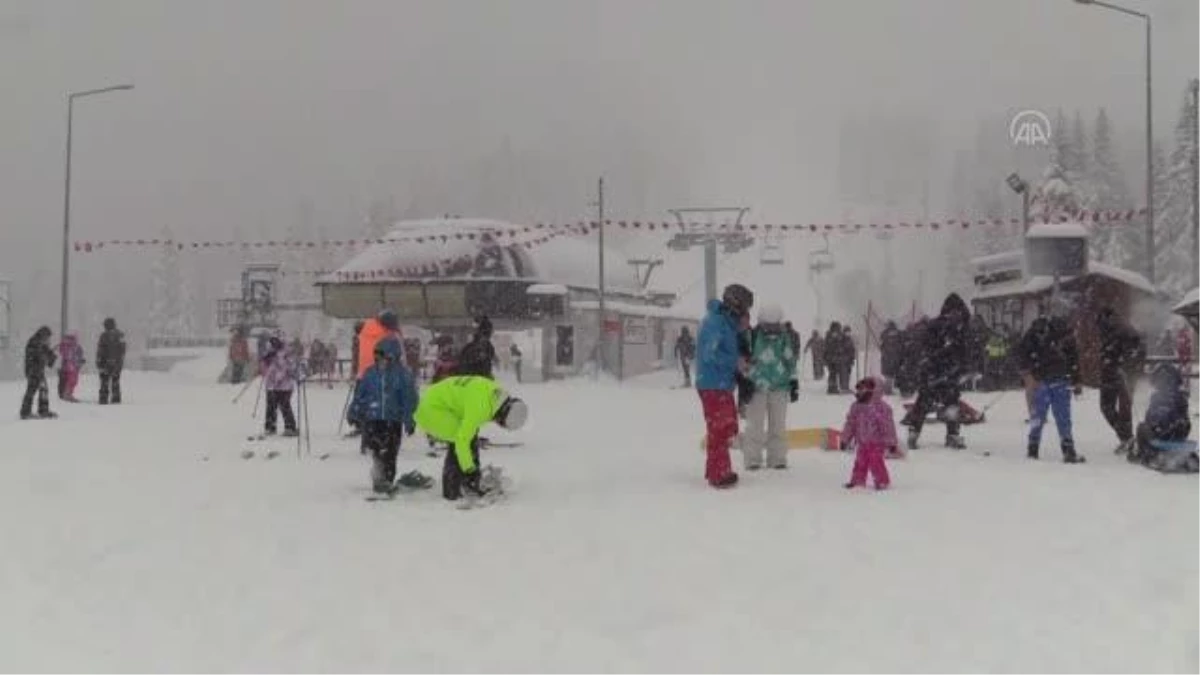 KASTAMONU - Ilgaz Dağı\'ndaki kayak merkezlerinde hafta sonu yoğun geçti