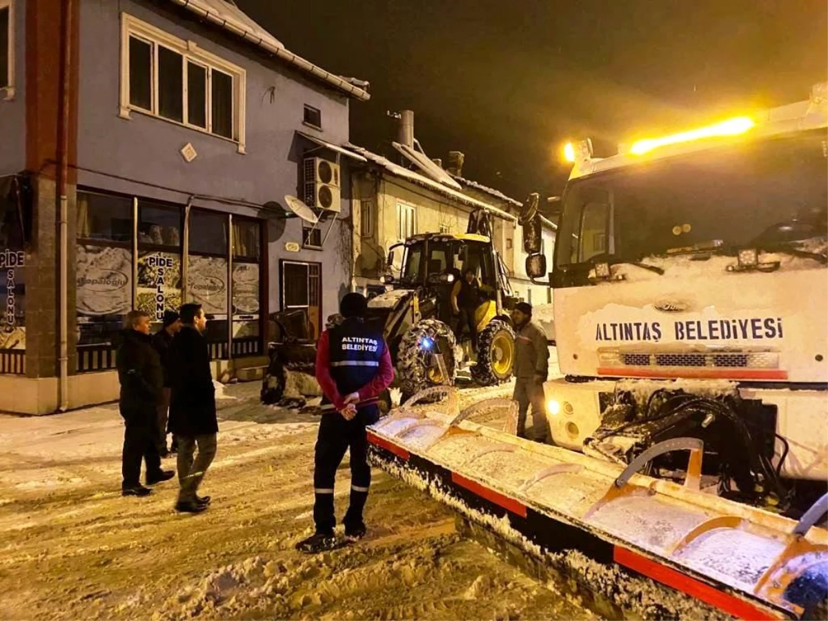 Kaymakam ve Belediye Başkanı karla mücadele çalışmalarını inceledi