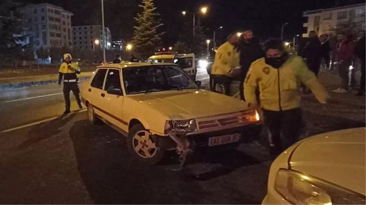 Kız arkadaşı barışma teklifini kabul etmedi! Kendini yoldan geçen arabanın önüne attı