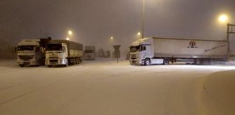 Konya'da yoğun kar ve tipi nedeniyle karayolları ulaşıma kapatıldı