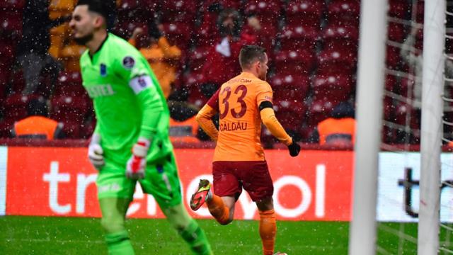 Liderden müthiş geri dönüş! Trabzonspor, Galatasaray'ı deplasmanda 2-1 mağlup etti