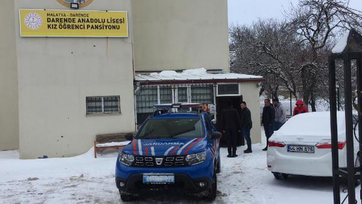 MALATYA'DA YOLDA MAHSUR KALANLAR ÖĞRENCİ YURDUNA YERLEŞTİRİLDİ