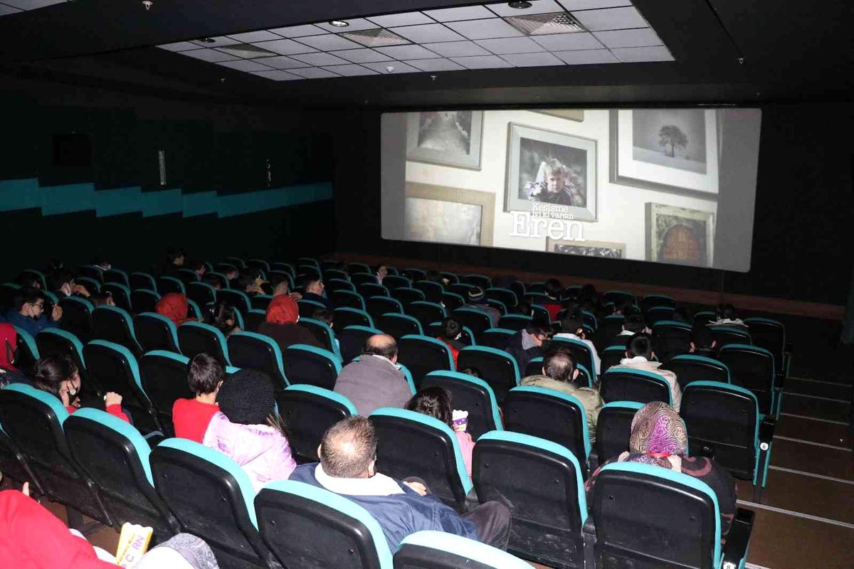 Muhtardan çocuklara karne hediyesi