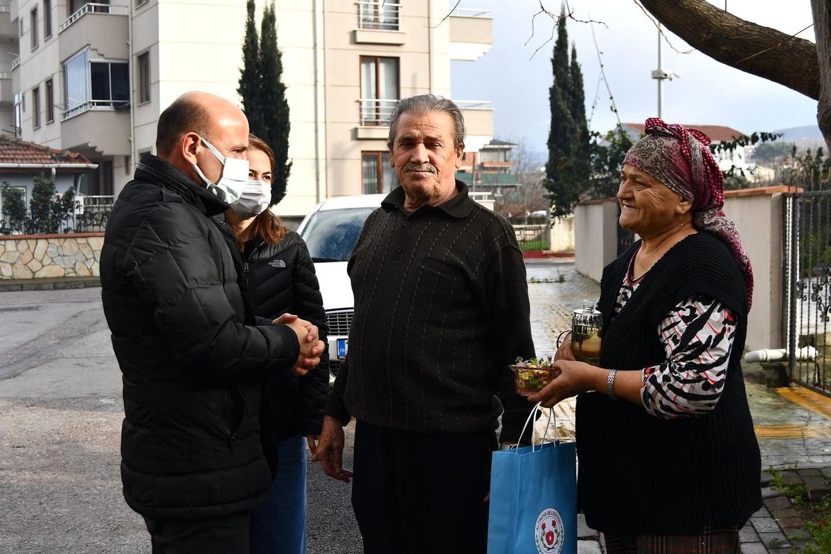 Oral çiftinden ilçe büyüklerine moral ziyareti
