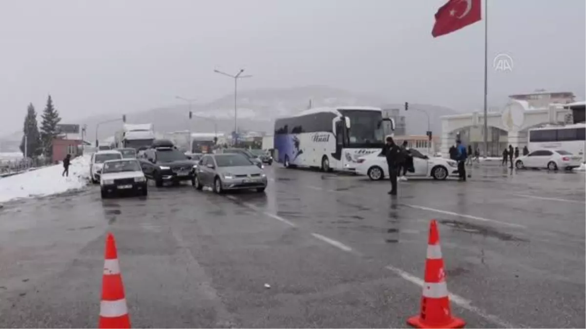 Osmaniye-Gaziantep kara yolunun Gaziantep yönü trafiğe kapatıldı