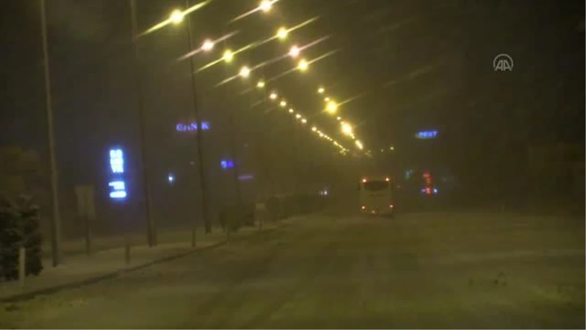 Samsun-Ankara kara yolunun Çorum kesiminde tipi etkili oluyor