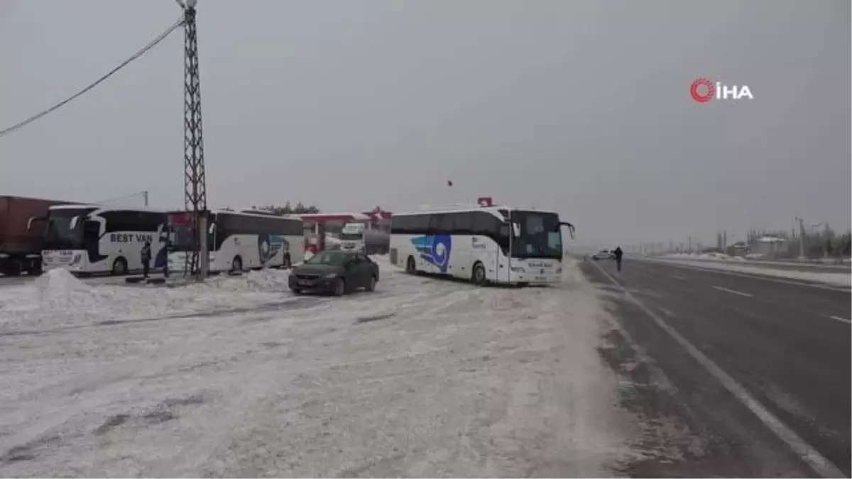 Sivas'ta yollar ulaşıma kapatıldı