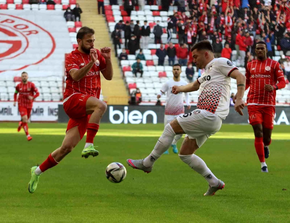 Spor Toto Süper Lig: Antalyaspor: 0 Gaziantep FK: 0 (İlk yarı)