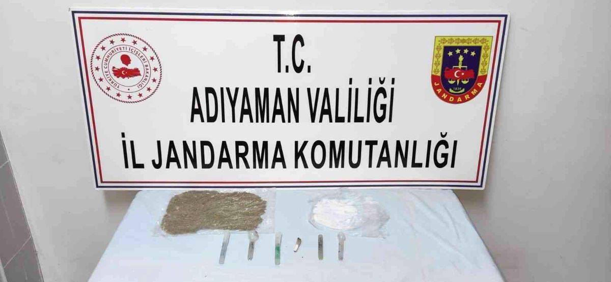 Şüpheli araçtan uyuşturucu ele geçirildi