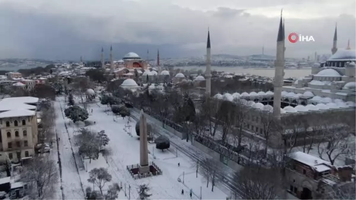 ?Tarihi yarım ada gelinliğini giydi