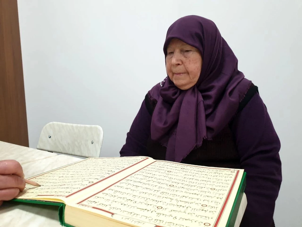 85 yaşında Kur\'an-ı Kerim okumayı öğrendi
