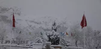 Amasya kent merkezinde kar kalınlığı 40 santime ulaştı
