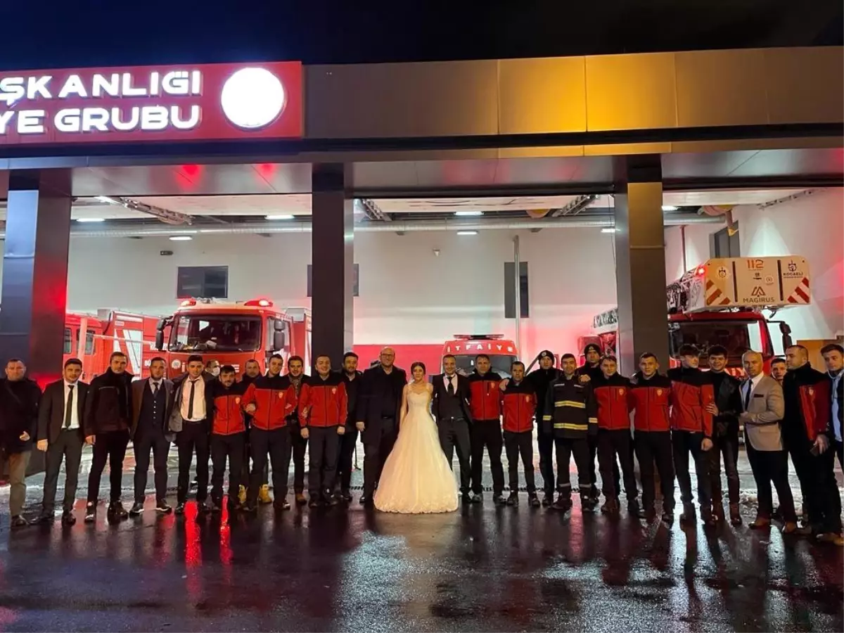 Arkadaşları düğününe gelemeyince, kendisi görev yerine gitti