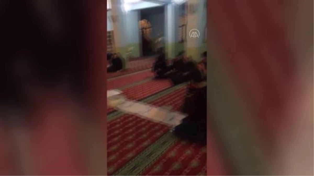Arnavutköy\'de yollarda mahsur kalan vatandaşlar camilerde misafir ediliyor