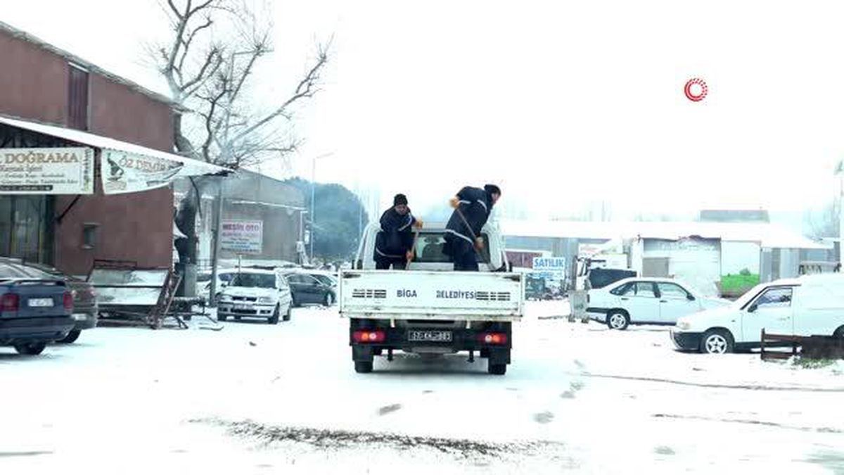 Biga Belediyesi karla mücadelesine devam ediyor
