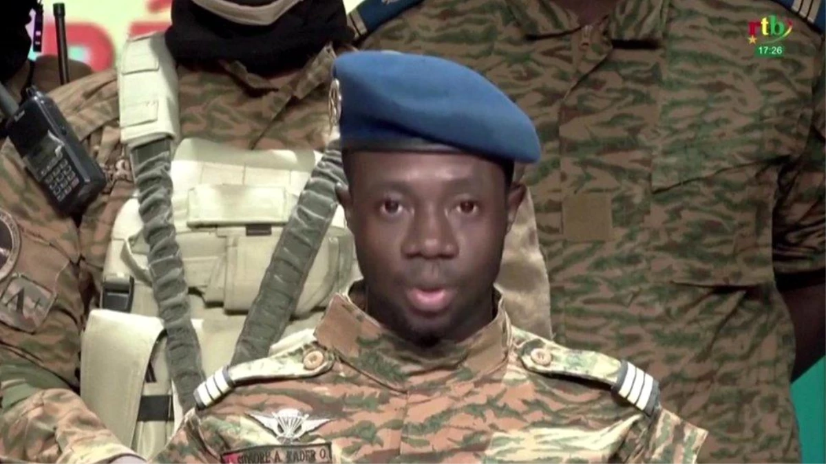 Burkina Faso\'da askerler yönetime el koydu