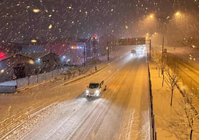 Bursa-İzmir kara yolunda kar etkili oluyor