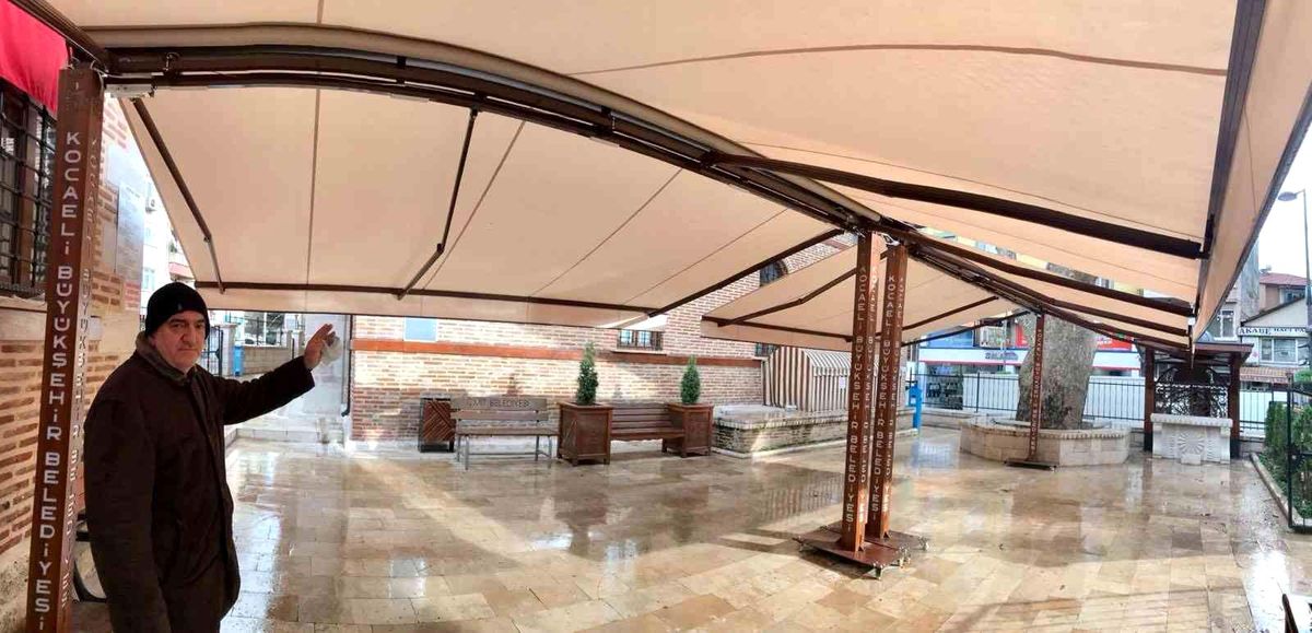 Çınarlı Cami\'ye pergola sistemi kuruldu