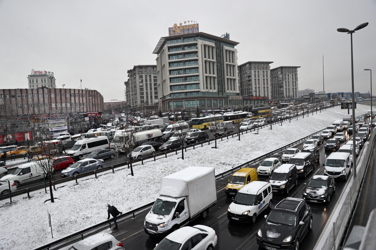 Fransa\'dan vatandaşlarına Ukrayna\'ya seyahatlerini erteleme tavsiyesi