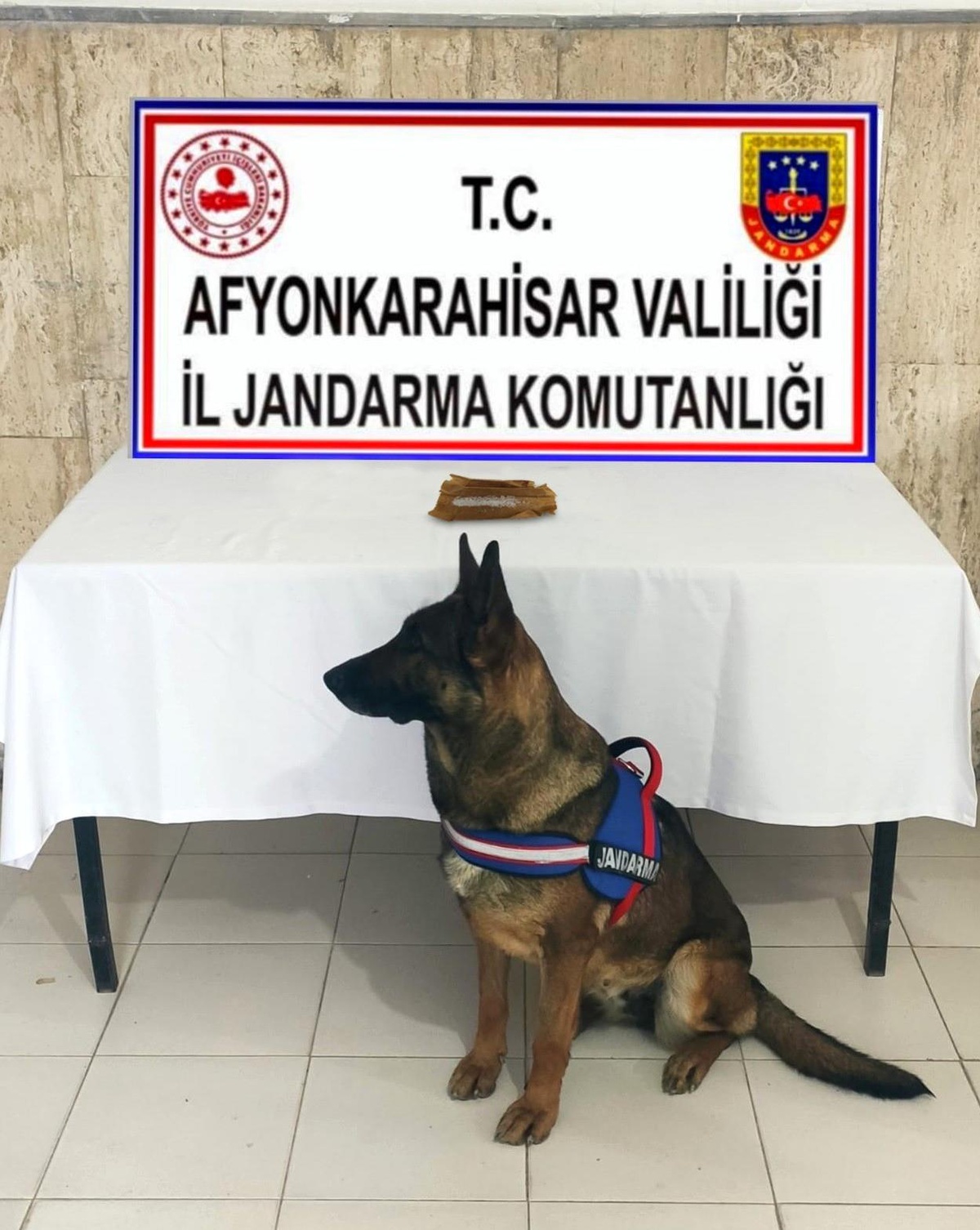 Son dakika haber! Jandarma 3 kişiyi gözaltına aldı, 2 gram metamfetamin ele geçirdi