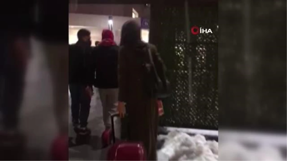 Kar nedeniyle yollar kapandı, yolcular öğrenci yurduna yerleştirildi