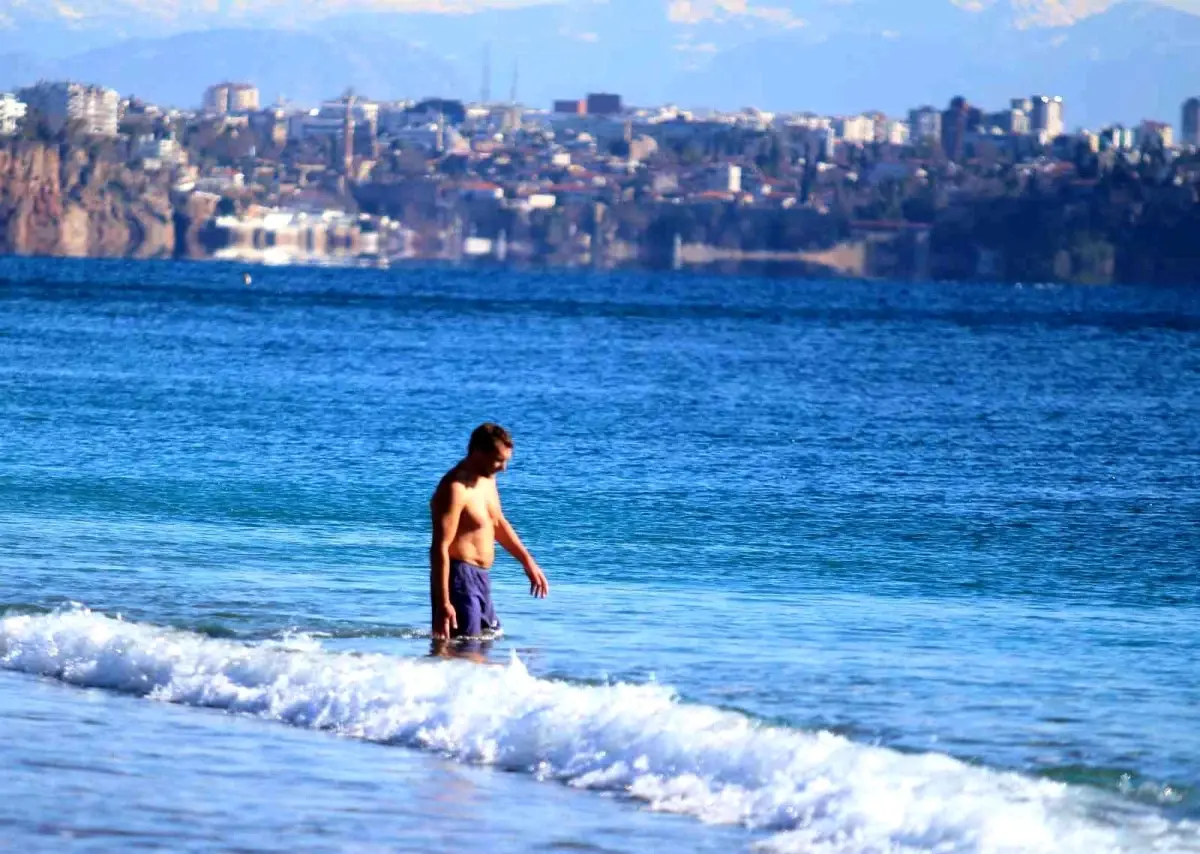 Kar yağışı beklenen Antalya\'da şaşırtan görüntüler