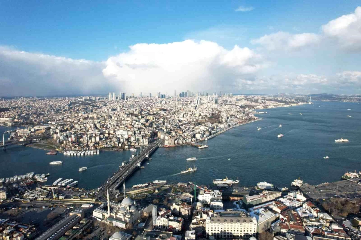 Kar yağışı İstanbul\'da masalsı görüntüler oluşturdu