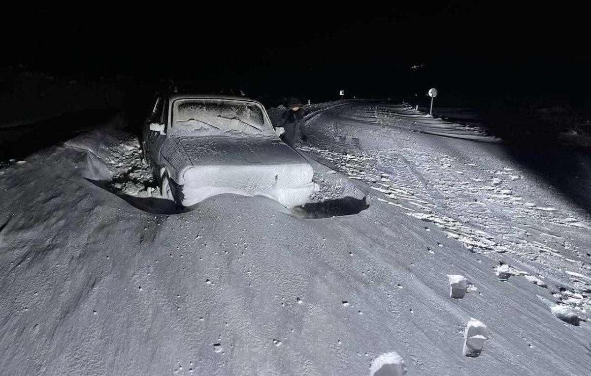 Karda mahsur kalan biri çocuk 4 kişiye İhlas Haber Ajansı ulaştı