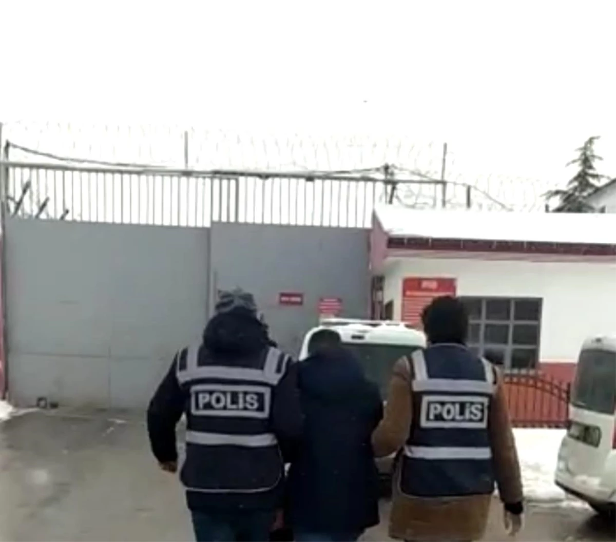 Konya\'da 35\'er yıl kesinleşmiş hapis cezası bulunan 2 kişi yakalandı