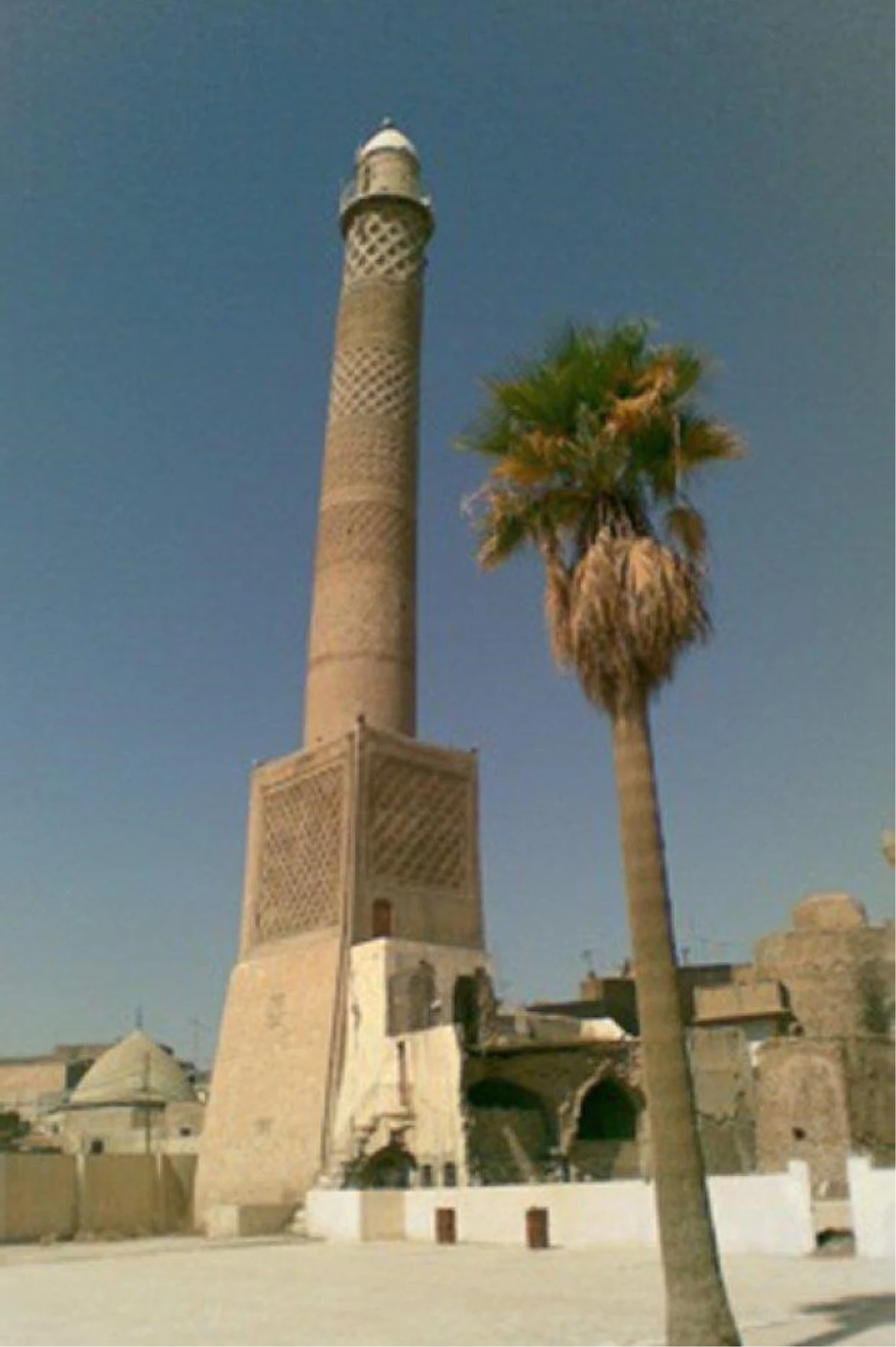 Musul\'da Selçuklu dönemine ait Ulu Cami kazısında yeni yapıtlar ortaya çıktı