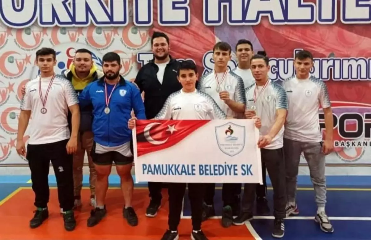 Pamukkale Belediyespor haltercileri Türkiye şampiyonasında derece peşinde