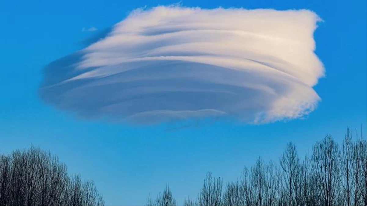 Bu görüntü paylaşım rekoru kırdı! Mercek bulutu şekil değiştirerek saatlerce gökyüzünde kaldı