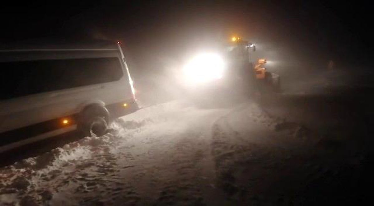 Siirt\'te kar ve tipide mahsur kalan sporcu kafilesi kurtarıldı