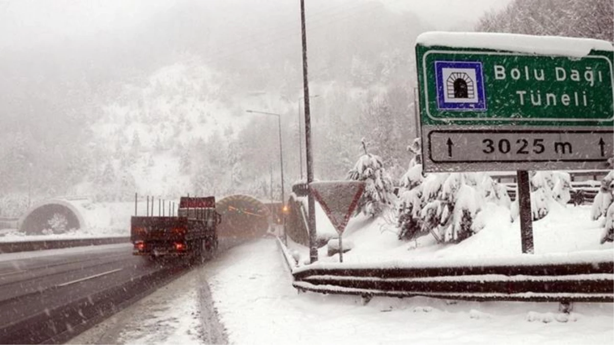 Son Dakika! Yoğun kar nedeniyle kapatılan D-100 Bolu Dağı kesiminde ulaşım kontrollü sağlanmaya başlandı