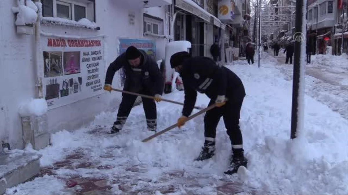 Suluova\'da kar temizleme çalışmaları sürüyor