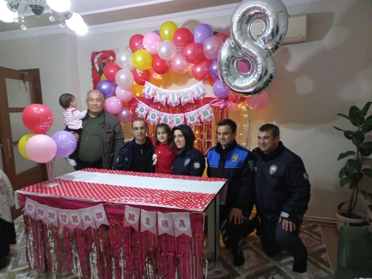 Suriye\'de görevli özel harekatçının kızına polisten doğum günü sürprizi