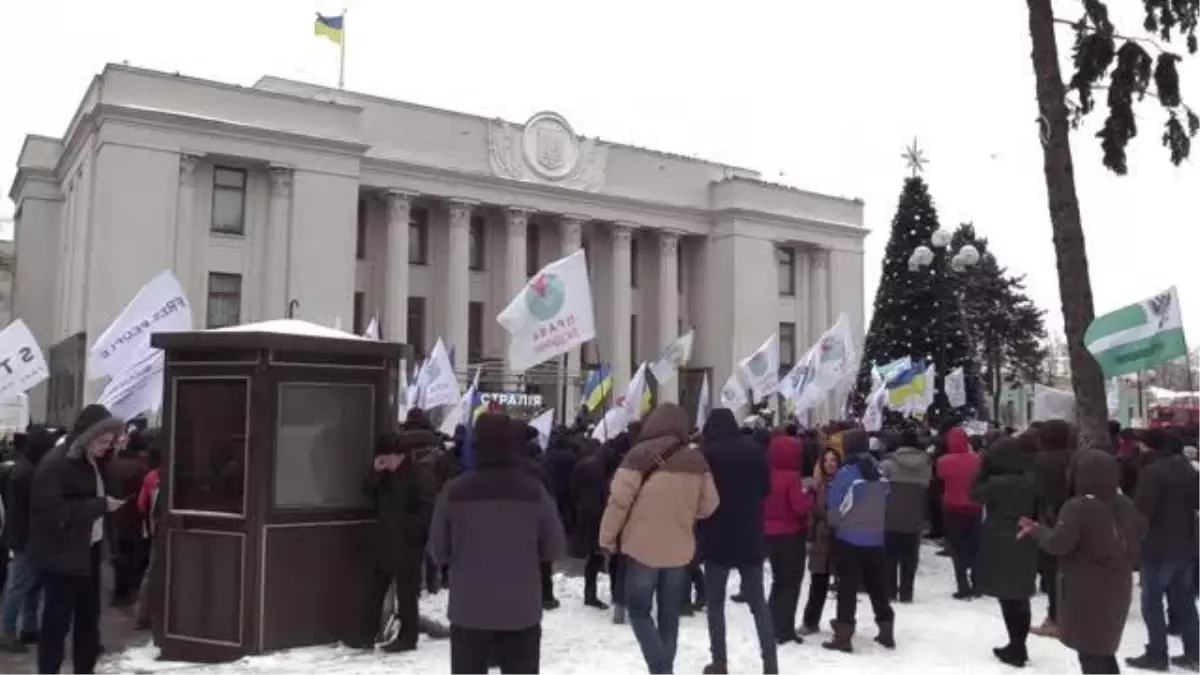 Ukrayna'da Kovid-19 aşısı karşıtı gösteri