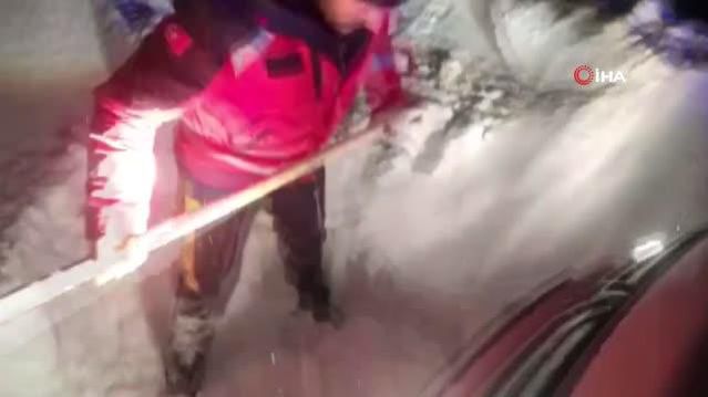 UMKE ve 112 ekipleri, kovid hastasını 9 saatlik çalışmayla hastaneye ulaştırdı