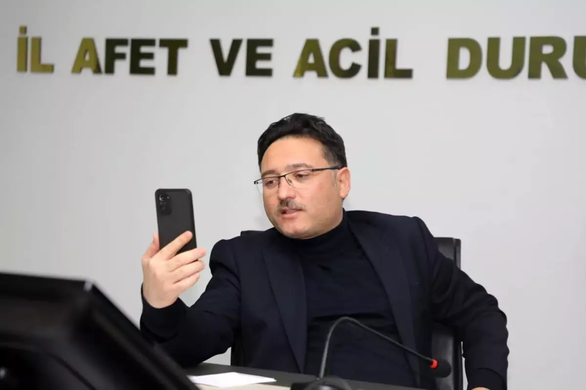 Vali Çiçek karla mücadele çalışmalarını bizzat koordine etti