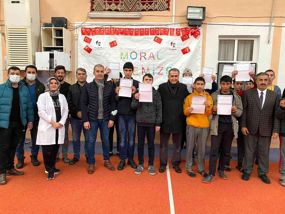 Vali Çuhadar, çocuk bakım merkezlerini inceledi