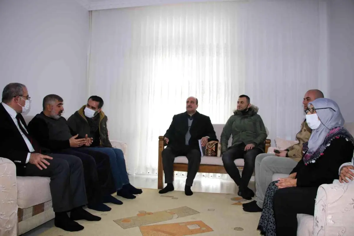 Yeni evlerine kavuşan depremzede, 'Konutlar, gerçekten muazzam. Devletimize ne kadar teşekkür etsek azdır'