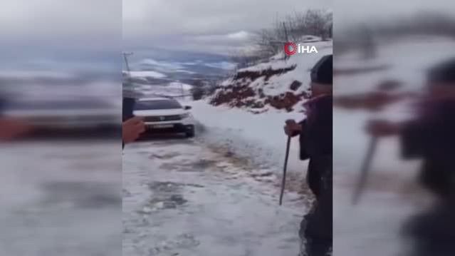 Yol kardan kapandı, hasta kadının imdadına ekipler yetişti