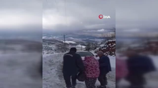 Yol kardan kapandı, hasta kadının imdadına ekipler yetişti