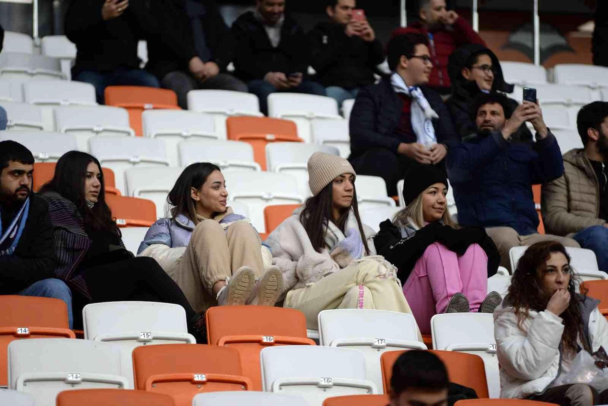 Adana Demirspor\'da kadın taraftar sayısı artıyor