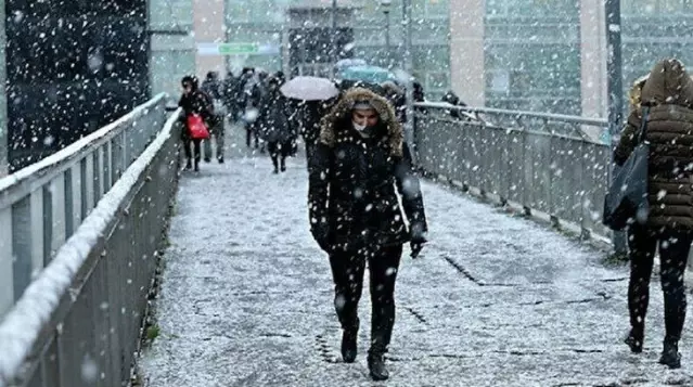 AKOM'dan son dakika açıklaması! İstanbullular dikkat, 18.00'de yeniden kuvvetli kar geliyor