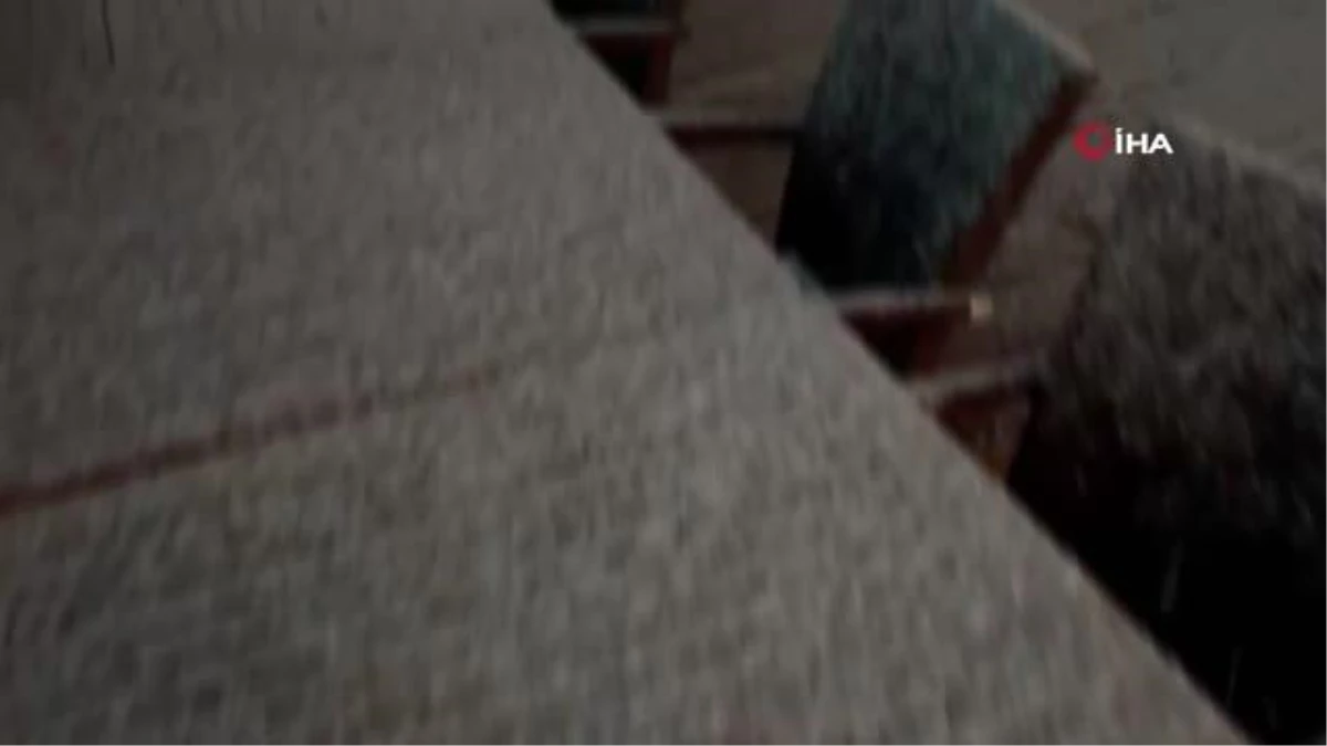 Antalya'da karla kaplı sahada golf oynadı