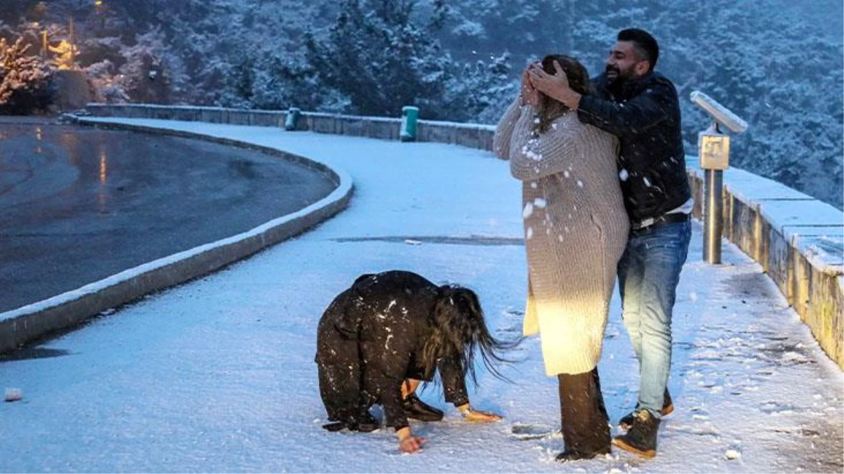 Antalyalılar şaşkın! Kent merkezine 29 yıl sonra kar yağdı