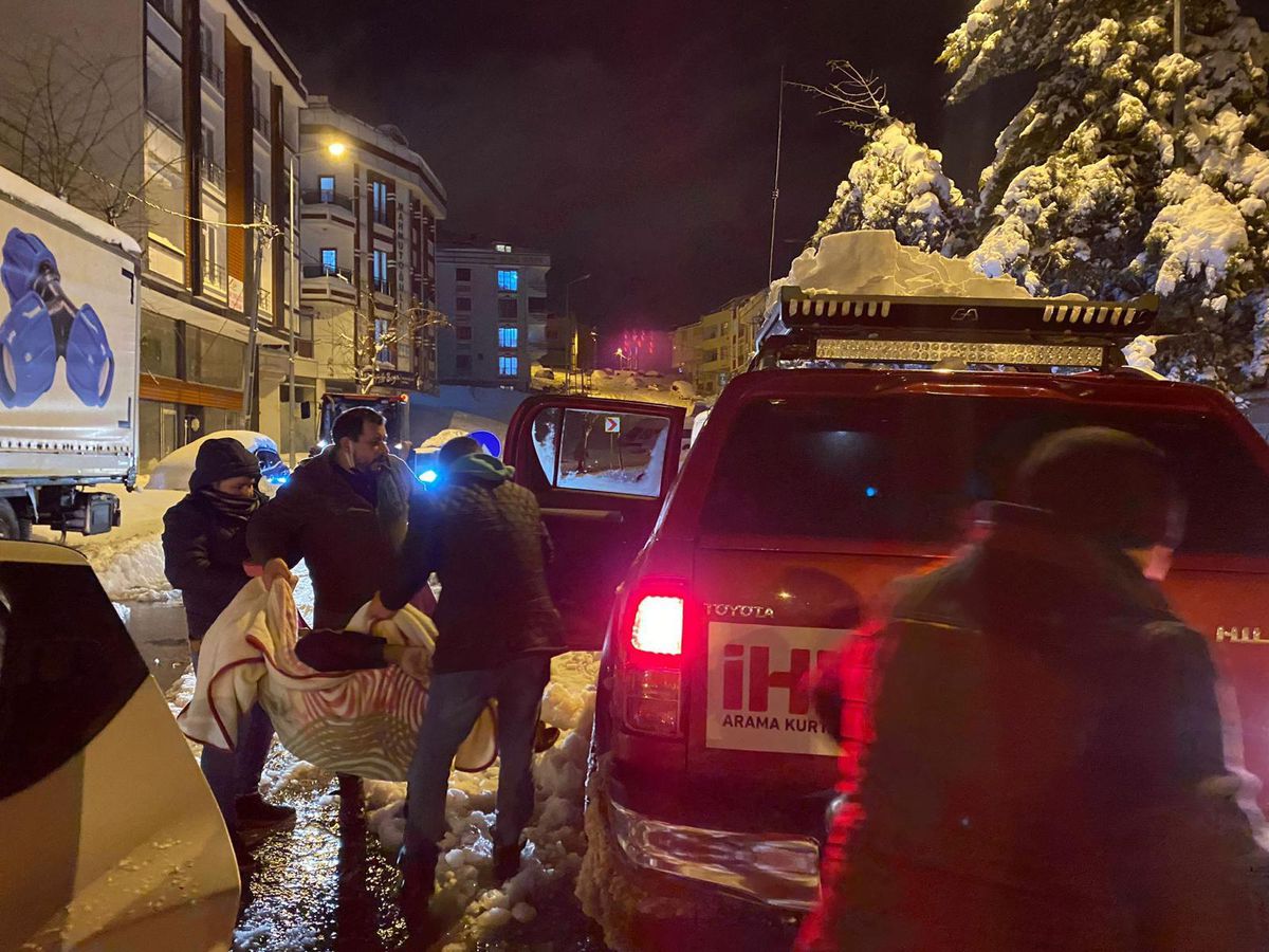 Son dakika! Arnavutköy\'de İHH ekiplerince hastaneye ulaştırılan diyabet hastası yaşamını yitirdi